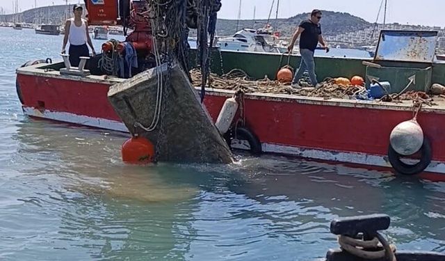 Bodrum'da deniz dibinden 130 ton katı atık çıktı