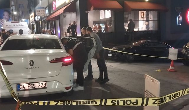İstanbul - Beşiktaş’ta park yerinden çıkan otomobile silahlı saldırı