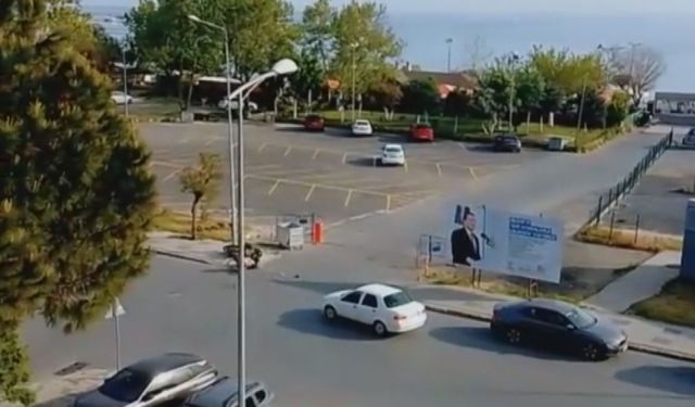 İstanbul - Silivri'de otomobil ile motosikletin çarpıştığı kaza kamerada