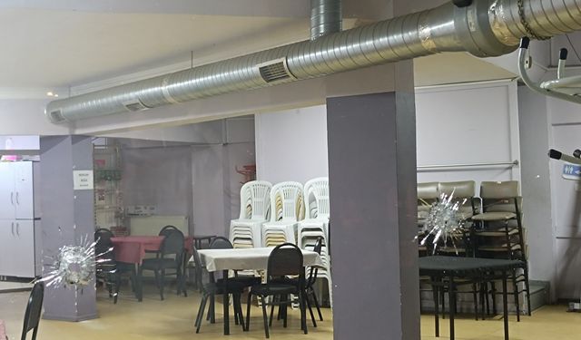 Motosikletle gelip, kıraathaneye kurşun yağdırdı