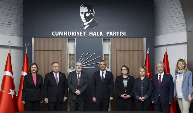 Özgür Özel, Avrupa Konseyi Yerel ve Bölgesel Yönetimler Kongresi Başkanı Cools'u kabul etti