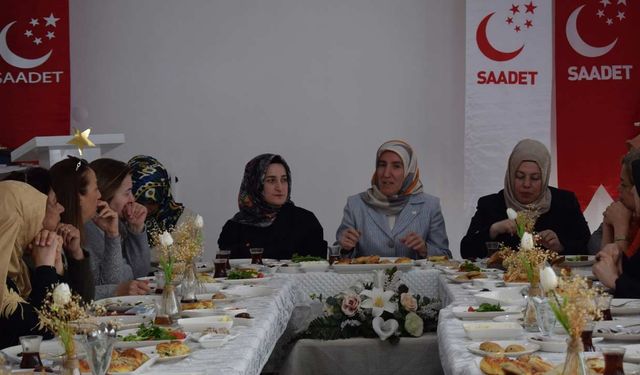 Saadet Partisi Kadın Kolları Samsun’da Sivil Toplumla Buluştu