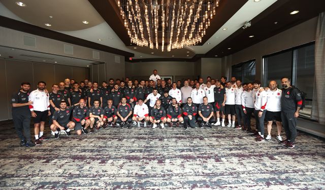 A Milli Futbol Takımı'nda geleneksel bayramlaşma töreni gerçekleştirildi