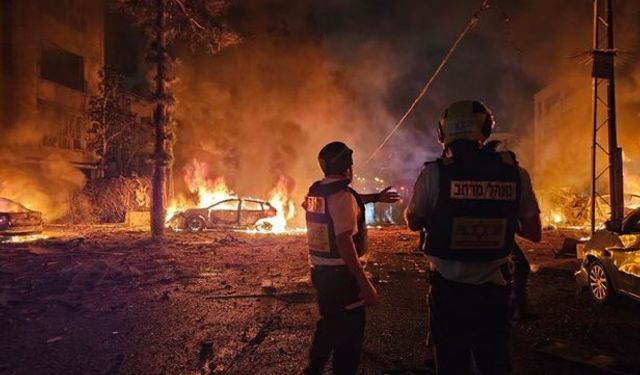 İran’ın İsrail’e fırlattığı füzelerden bazıları Hayfa kentine isabet etti