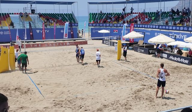 Plaj voleybolunun kalbi Alanya'da atıyor