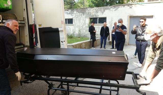 Sivas'ta 2 çocuk babası keneden öldü