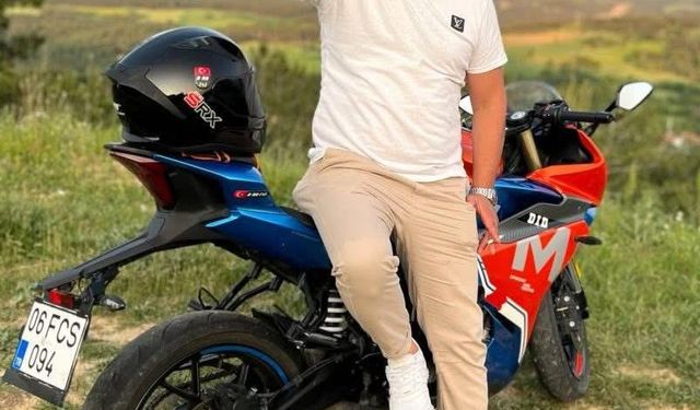 Bariyerlere çarpan motosiklet sürücüsü öldü