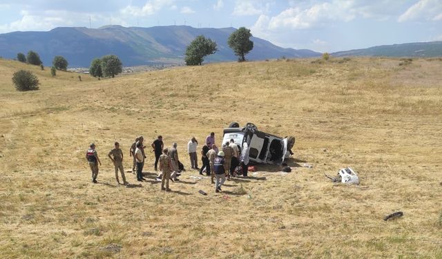 Takla atan hafif ticari araçtaki Nisanur öldü, 7 kişi yaralandı