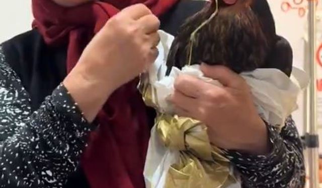 Boğazına iğne kaçan tavuğu için hastanede röntgen talebinde bulundu