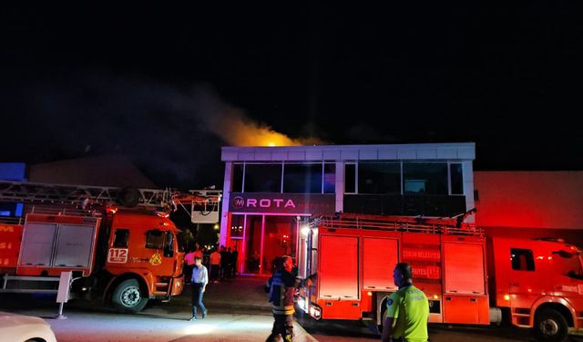 Çorum'da, Oto Galericiler Sitesi'ndeki yangın söndürüldü