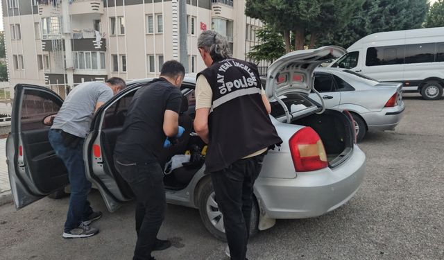 Evinin önünde pompalı tüfekle vuruldu