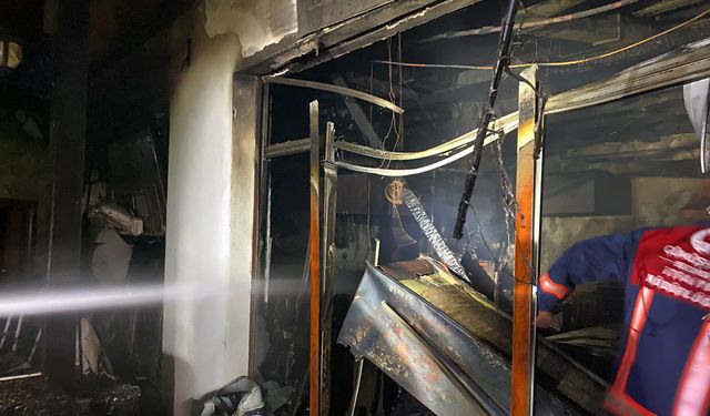 Gümüşhane'de 3 katlı otelde korkutan yangın: Yangın alarmı çalışınca bina boşaltıldı