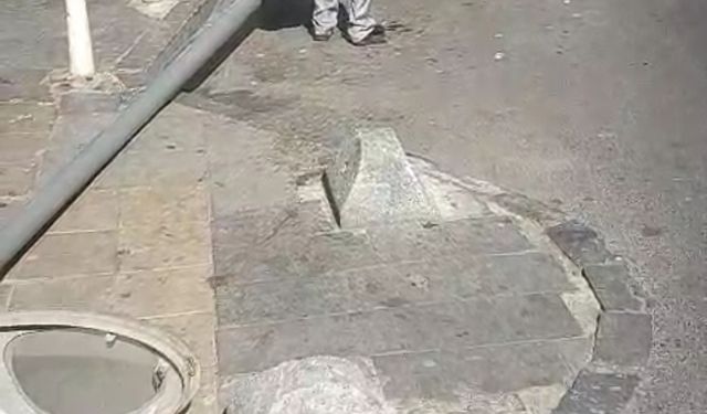 İstanbul - Kağıthane'de hatalı sollama kazası kamerada: 10 araç zarar gördü; ortalık savaş alanına döndü