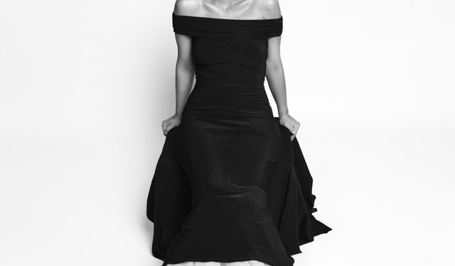 Demet Özdemir'den siyah beyaz pozlar