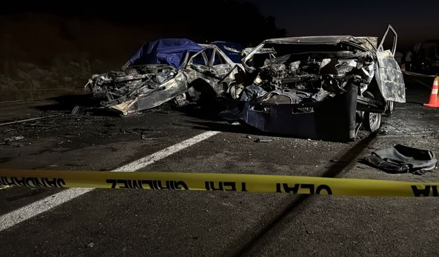 Karabük'te 2 otomobilin çarpıştığı kazada yangın çıktı; 3 ölü, 5 yaralı