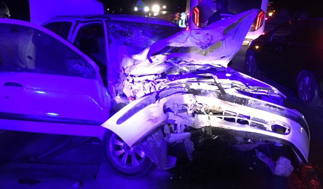 Tosya'da otomobil, traktörün römorkuna çarptı; polis adayı öldü, 5 yaralı