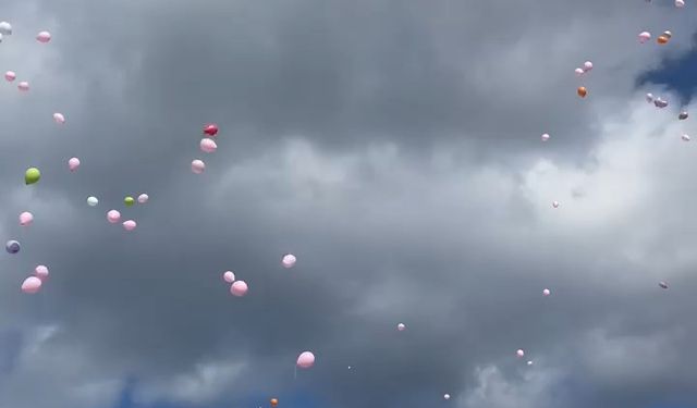 Amatör küme maçı öncesi kanseri yenen Nilda için stadyumda balon uçuruldu