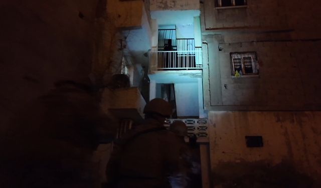 Bakan Yerlikaya: Mersin merkezli organize suç örgütü operasyonunda 370 şüpheli yakalandı (2)