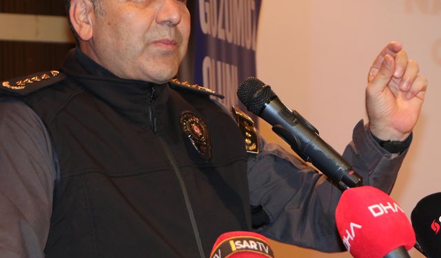 Gösteri yapan narkotik köpek 'Hera' ile fotoğraf için sıraya girdiler