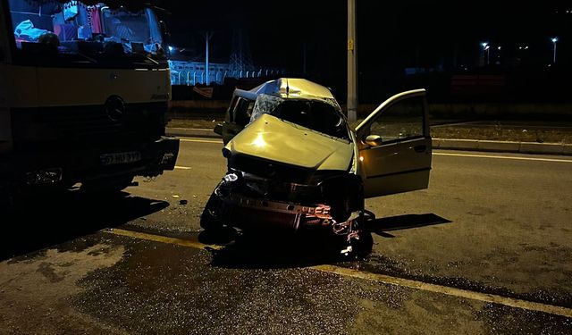 Kamyonun çarptığı otomobilin sürücüsü öldü