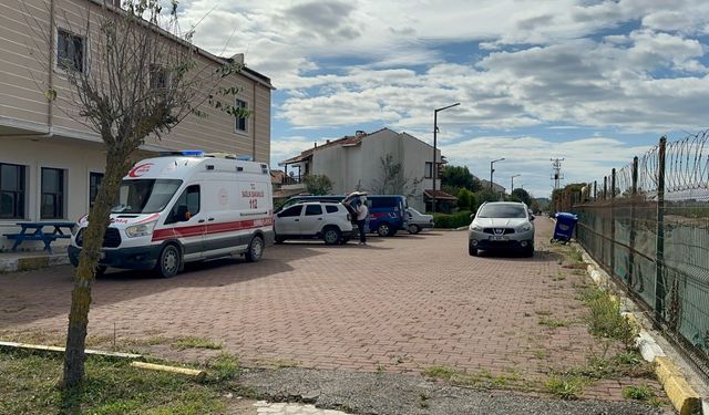 Karasu'da kumsalda çıplak erkek cesedi bulundu