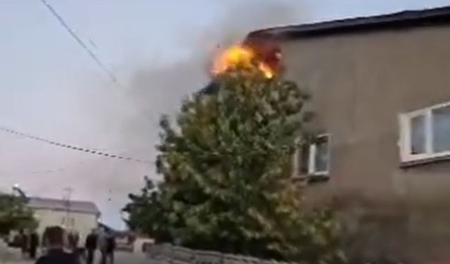Köyde çıkan yangında 2 ev, ahır ve samanlık zarar gördü / Video eklendi