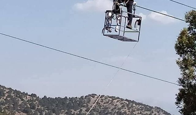 Malatya'da elektrik direğinden düşen işçi öldü