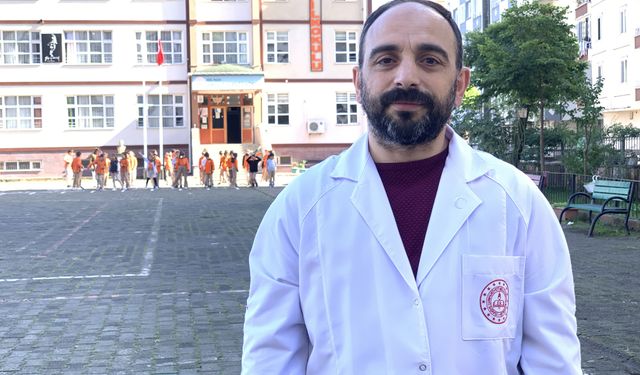 Mezun olduğu okulda ilk öğretmeniyle meslektaş oldu