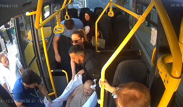 Minibüs sürücüsü, rahatsızlanan yolcuyu hastaneye yetiştirdi