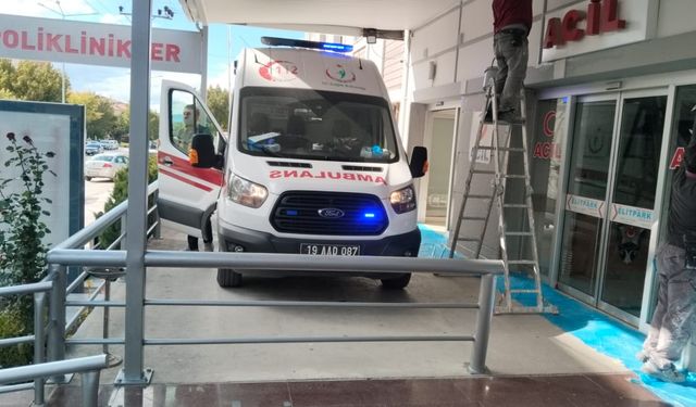 Okulda rahatsızlanan 12 öğrenci gıda zehirlenmesi şüphesiyle hastaneye kaldırıldı