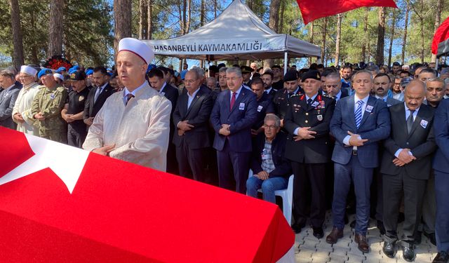 Trafik kazasında şehit olan astsubay, Osmaniye'de toprağa verildi
