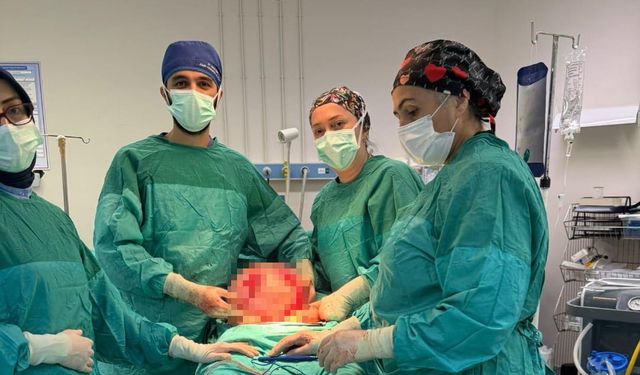 Amasya- Karnından 8,5 kiloluk kitle çıkarıldı /Video eklendi