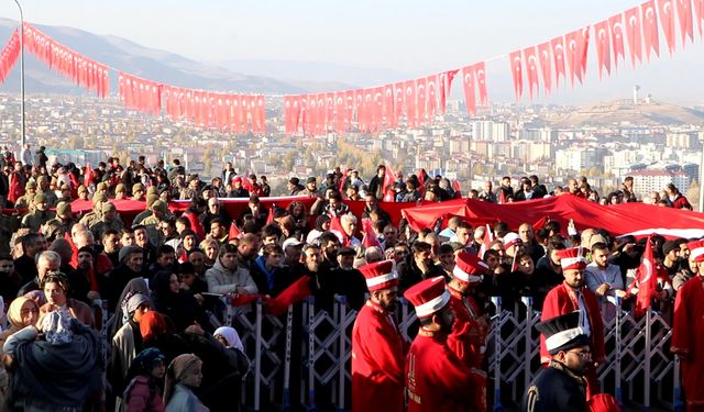 Aziziye Destanı'nın 148'nci yıl dönümünde Erzurumlular, ecdadı için yürüdü