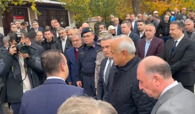 Bakan Kacır, Çorum'da taziye ziyaretlerinde bulundu