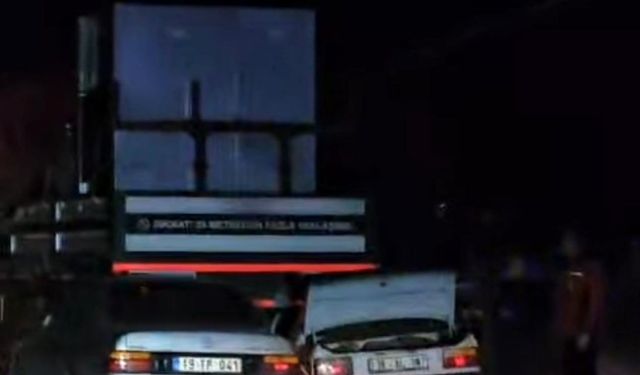 Çorum'da park halindeki vince, peş peşe iki otomobil çarptı: 1 ölü, 1 yaralı