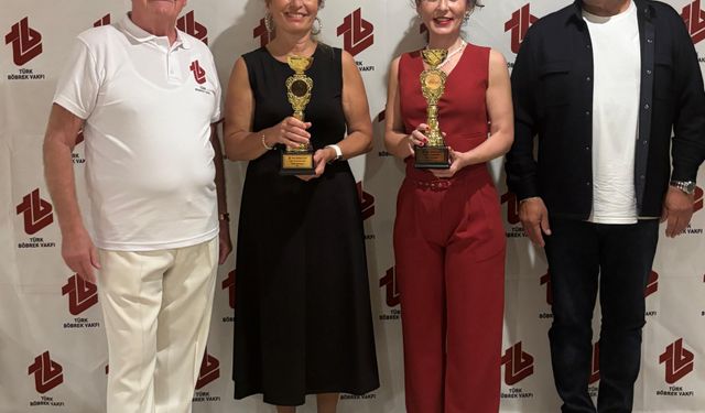 Cumhuriyet coşkusu kortlara taşındı