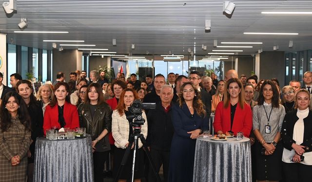 Down sendromlu sanatçı Madaslı'nın 'Masumiyetin Kırmızısı' serigisi Tekirdağ'da