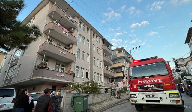 Evde çıkan yangında duman etkilendi