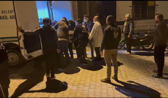 Evinde ölü bulundu; vücudunda bıçak kesileri tespit edildi