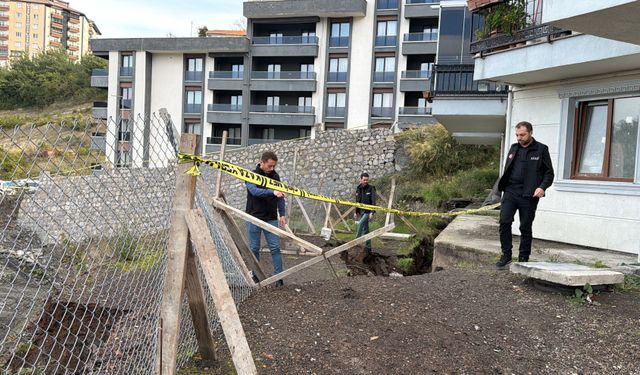 İnşaat alanında toprak kayması: 70 kişi evlerinden tahliye edildi (2)