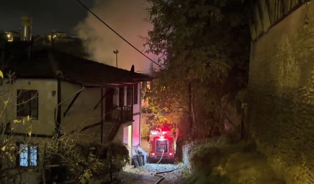Karabük'te 3 katlı tarihi konakta yangın