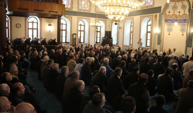 Kocaeli'de camilerde Atatürk için mevlit okutuldu/Ek fotoğraflar