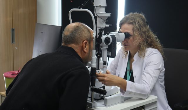 Kornea nakli olan hastalar, hekimlerini ziyaret etti