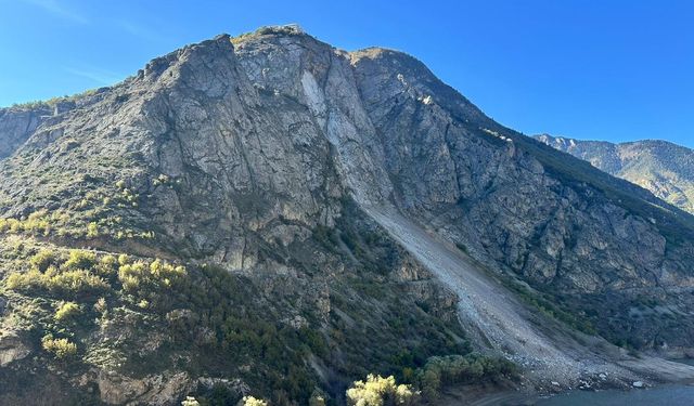 Lise yakınında, kaya kopmalarının yaşandığı yamaçta kapsamlı inceleme