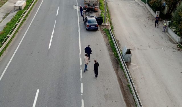 Otomobil, güvenlik şeridinde duran tankere çarptı : 3 kişilik aile yaralandı