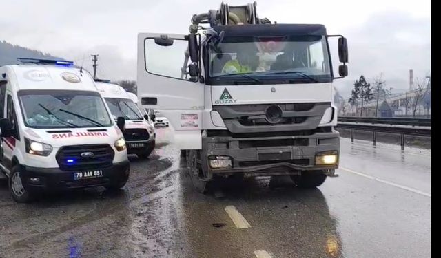 Otomobil ile kamyon çarpıştı: 5 yaralı