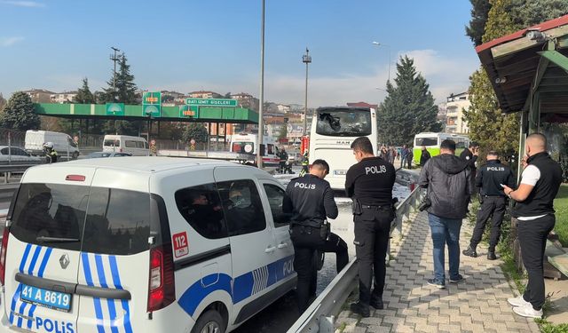 Seyir halindeki yolcu otobüsü alev alev yandı