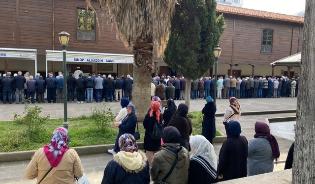 Sinop'ta çöp kamyonunun çarptığı kadın toprağa verildi; şoför serbest