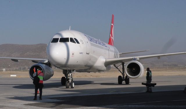 Terhisine 1 hafta kala nefes borusuna yiyecek kaçması sonucu ölen er, toprağa verildi