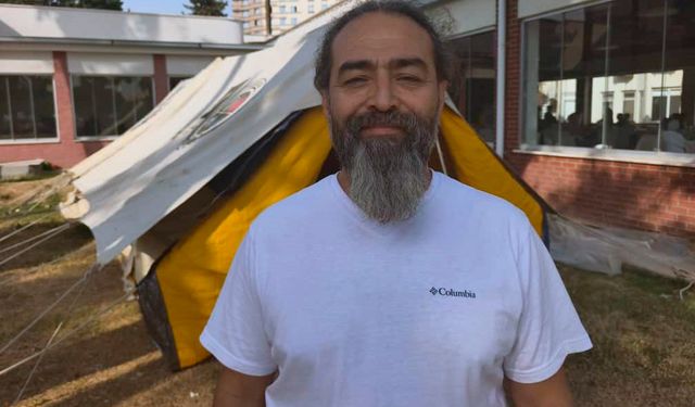 Toprak altından çıkarılan Fin balinasının iskeleti puzzle gibi birleştiriliyor